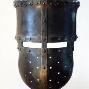 Casque (ou heaume) à timbre plat