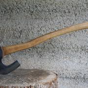 Hache de travail à tranchant rapporté