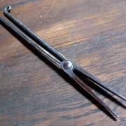 Pince inversée pour pointes de flèches