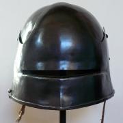 Casque à visière dit "Salade"