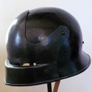 Casque à visière dit "Salade"