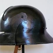 Casque à visière dit "Salade"